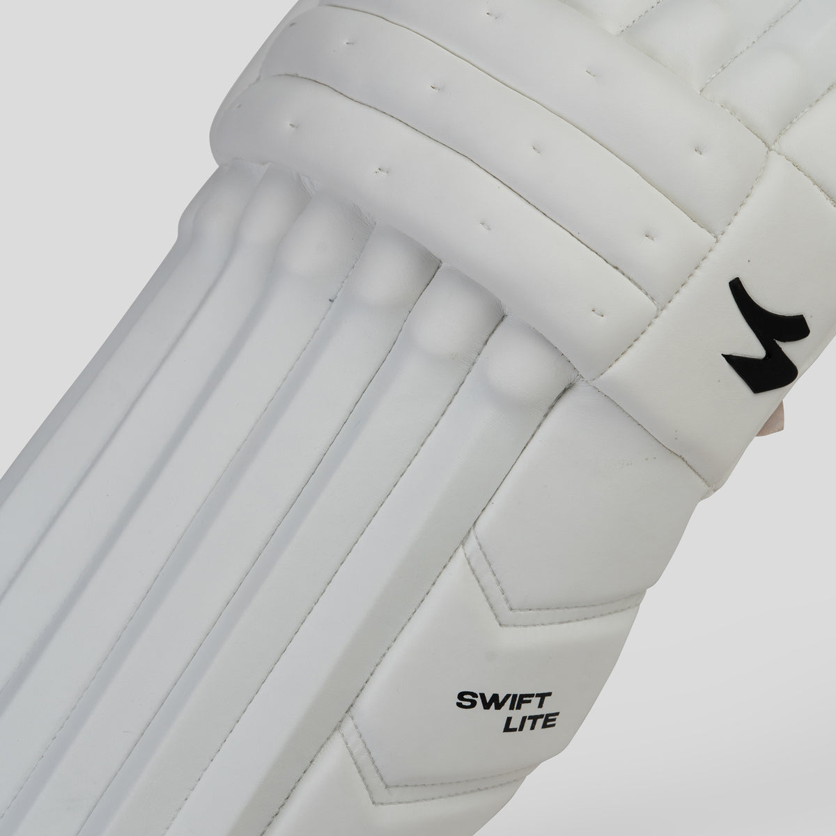 SG Swift Lite Batting Legguard