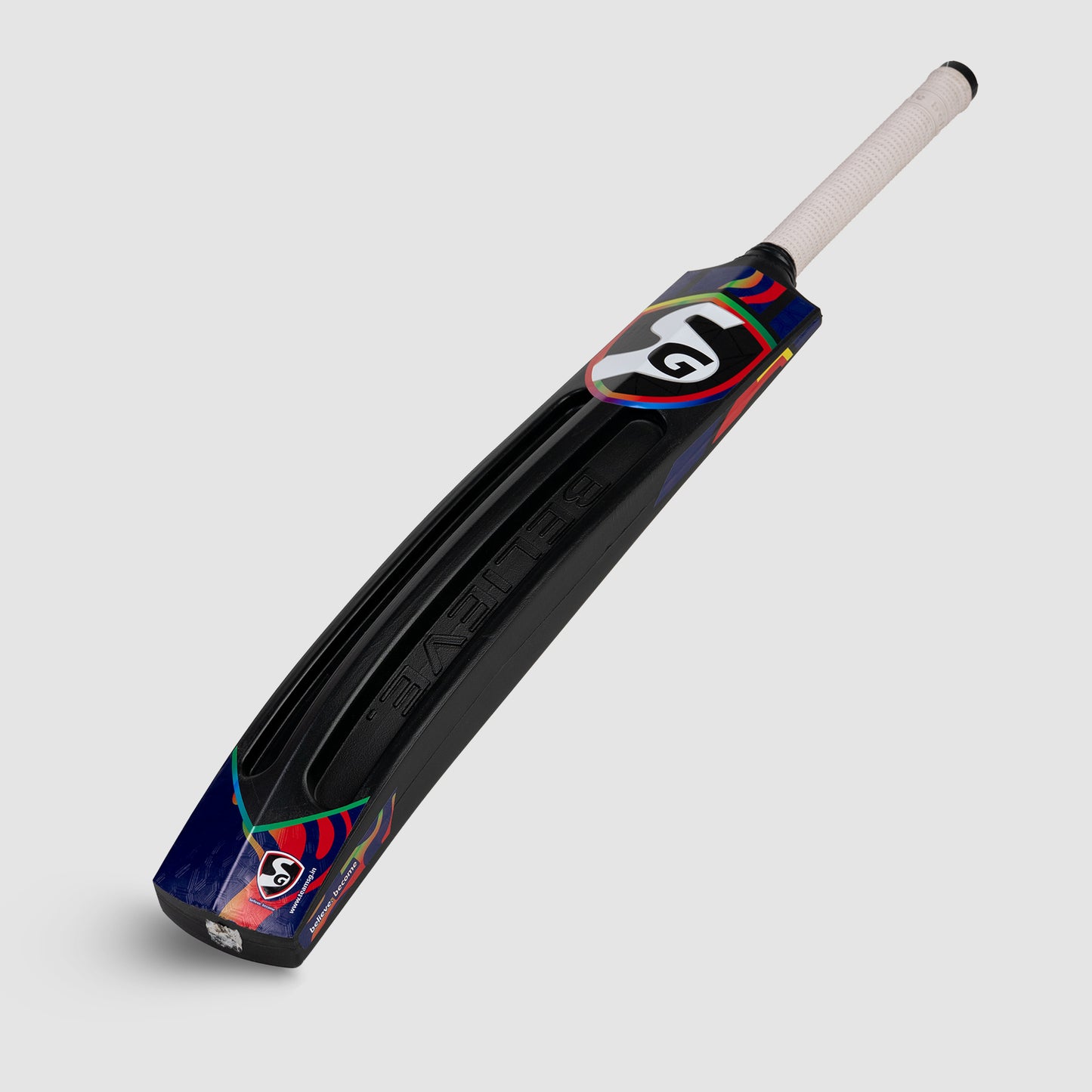 SG T-100 Plastic Bat