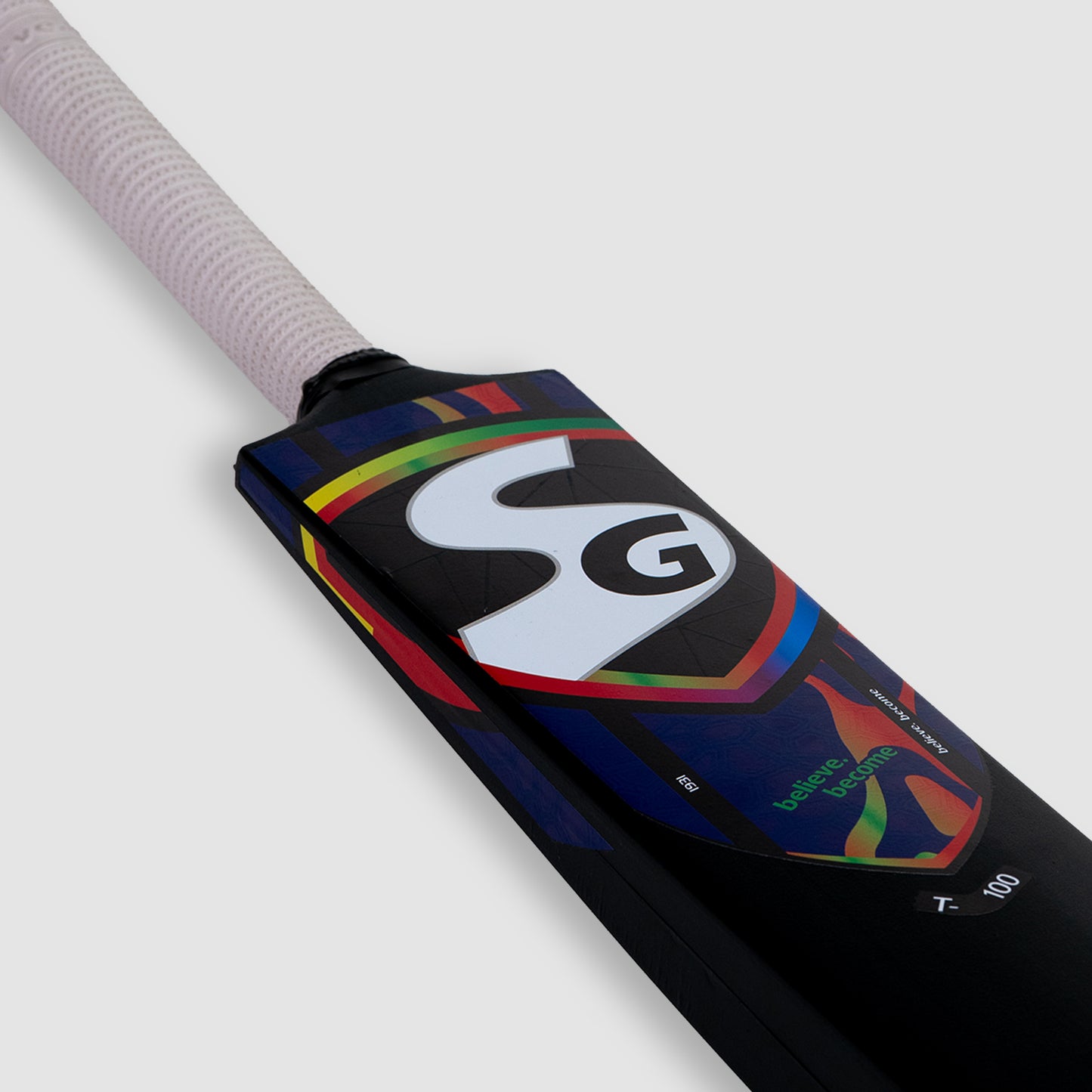 SG T-100 Plastic Bat