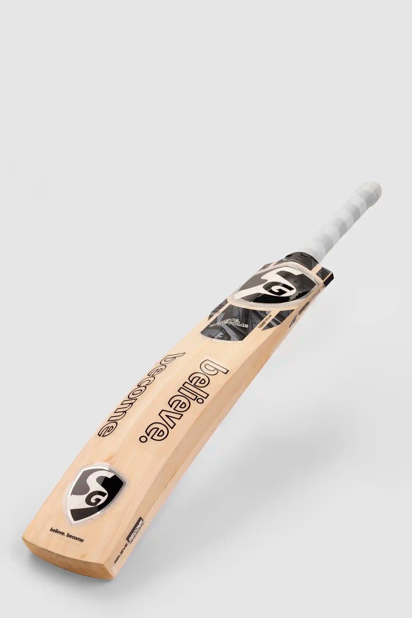 SG Titan 2.0 Kashmir Willow Bat