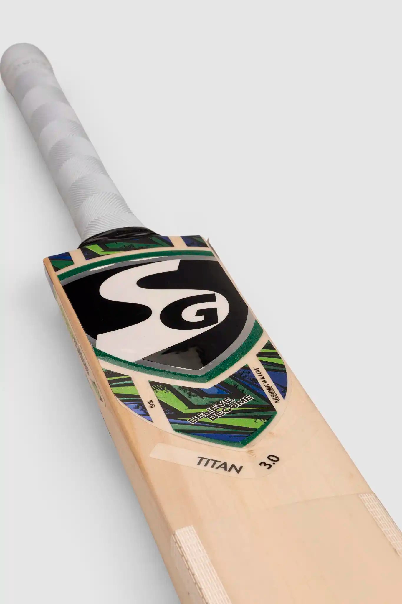 SG Titan 3.0 Kashmir Willow Bat