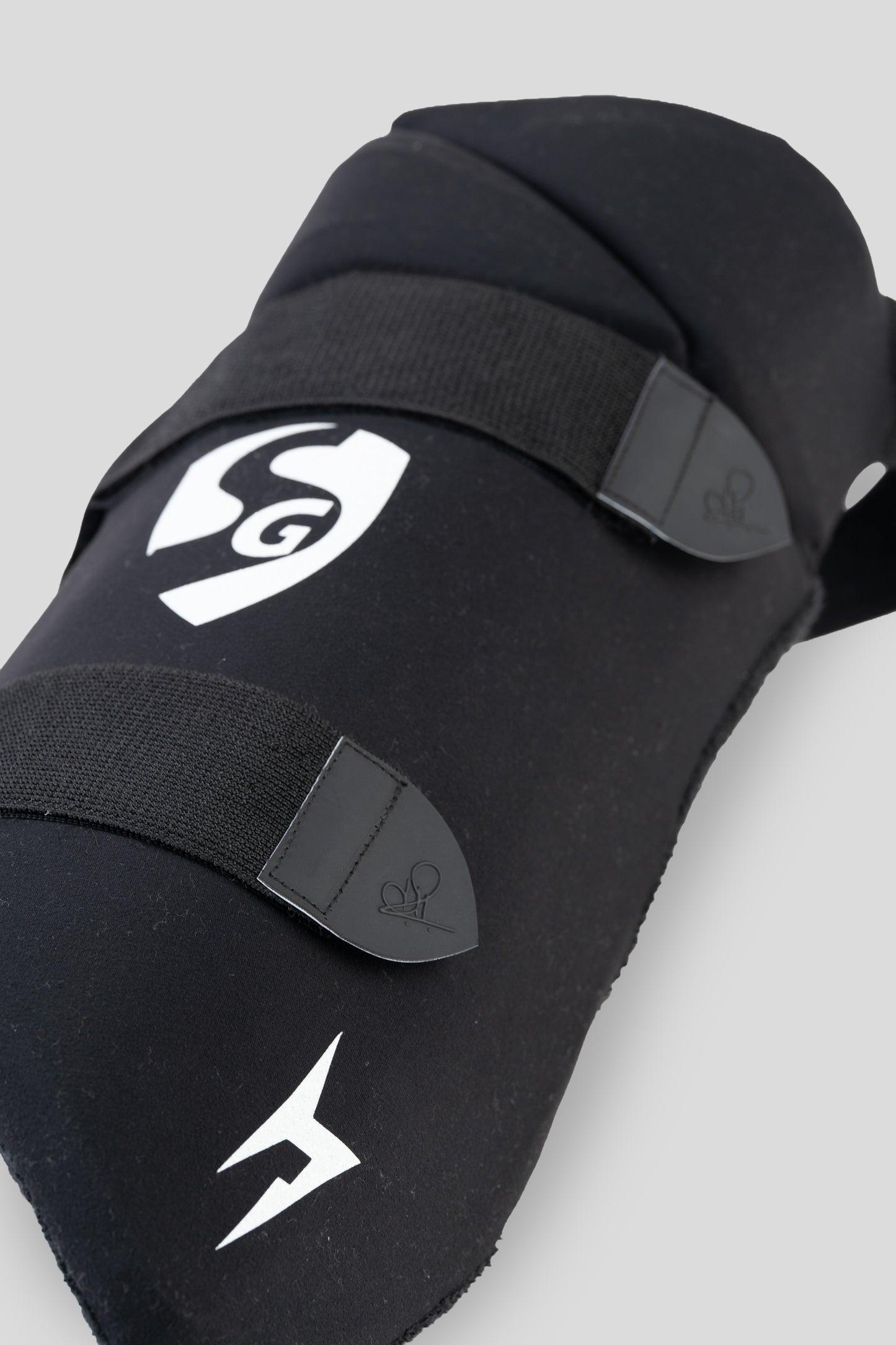 SG Combo HP 33 Prot Thigh Pad