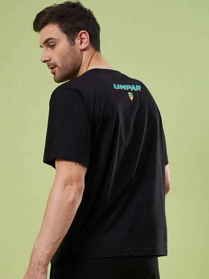 SG UNPAR X SAM CURRAN MEN'S BLACK PREMIUM OVERSIZE STREET-WEAR TEE | STYLED CHEST PRINT